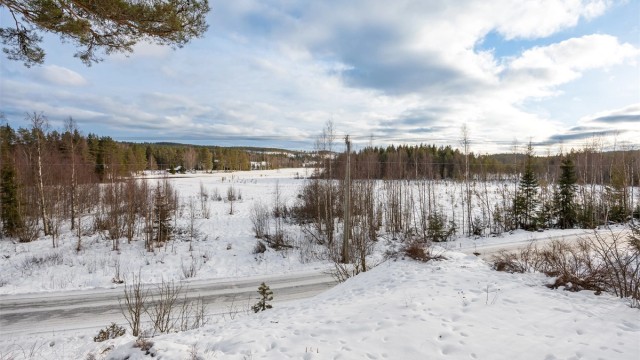 Eiendommen har en landlig og fredelig beliggenhet i Aurskog-Høland kommune.