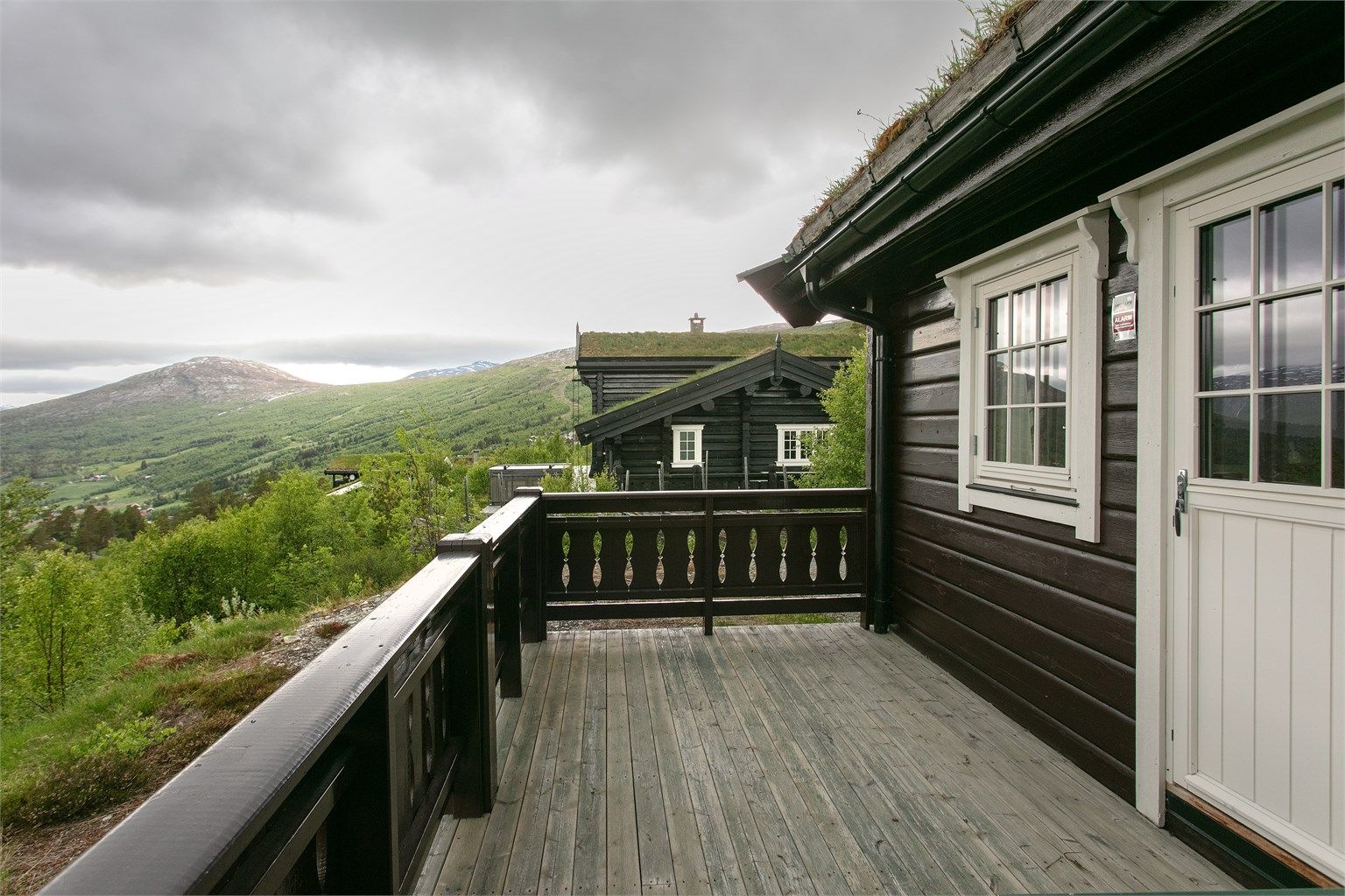 Balkong på ca. 5 m² med utgang fra loftstuen.