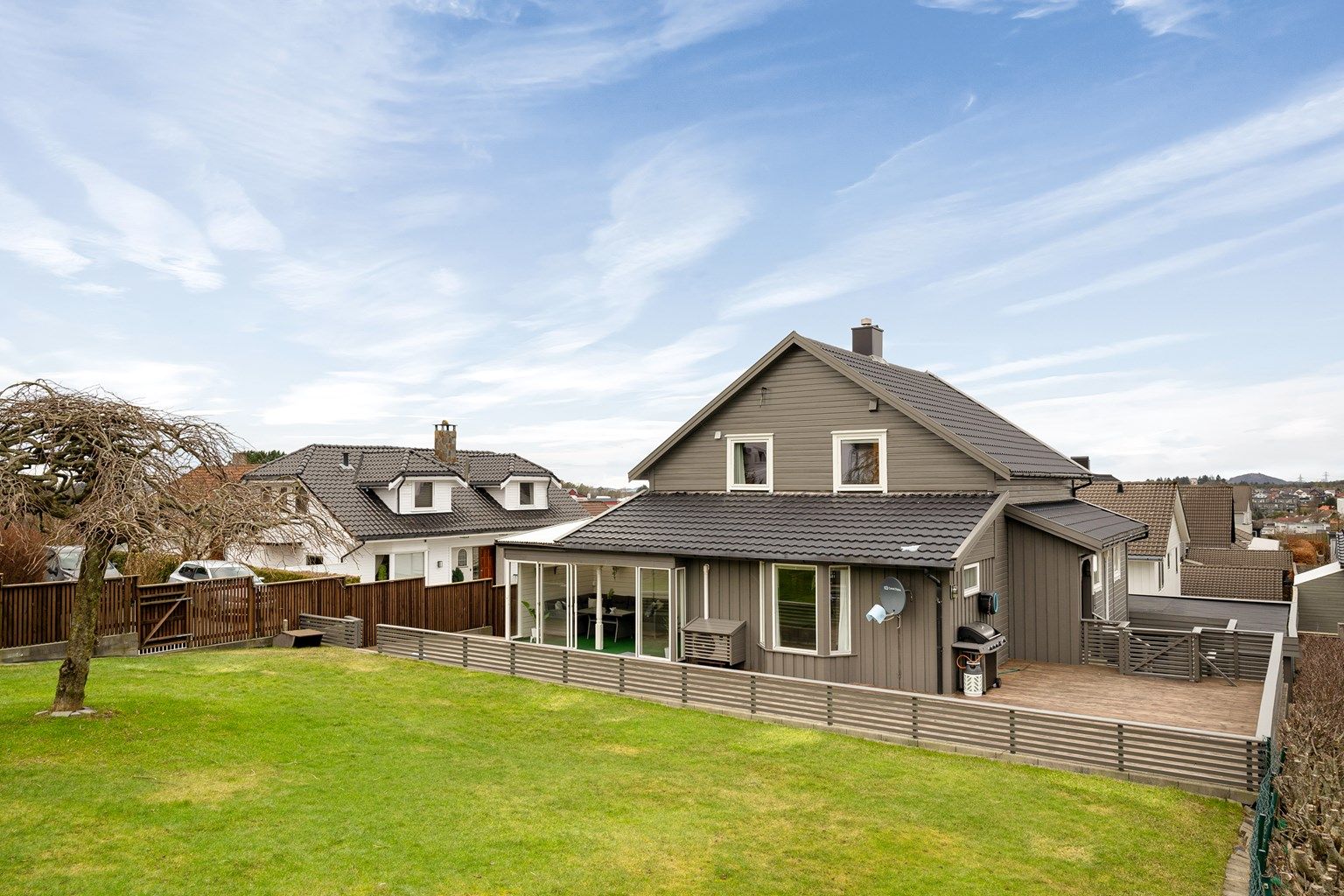 Velkommen til Heiloveien 16, presenteres av Dardan Shabi v/Krogsveen Sandnes.