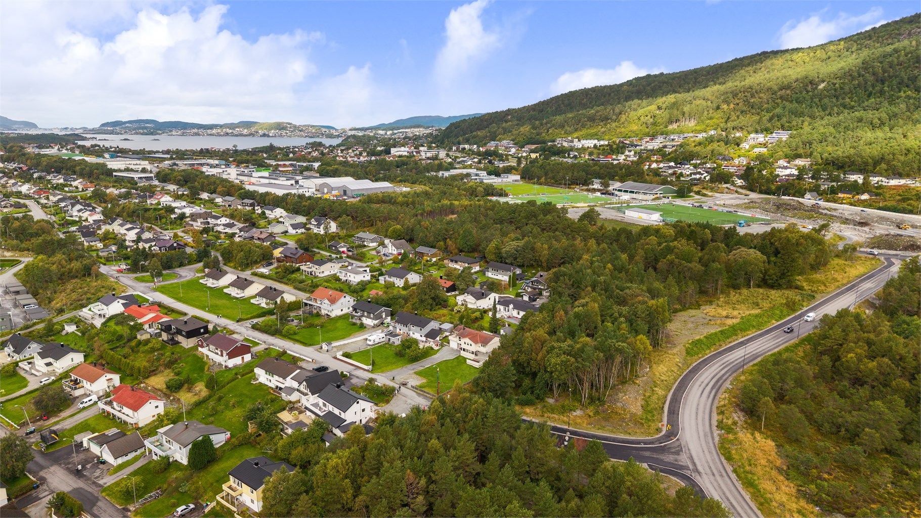 Dronebilde av boligområdet på Myrland tatt fra øst