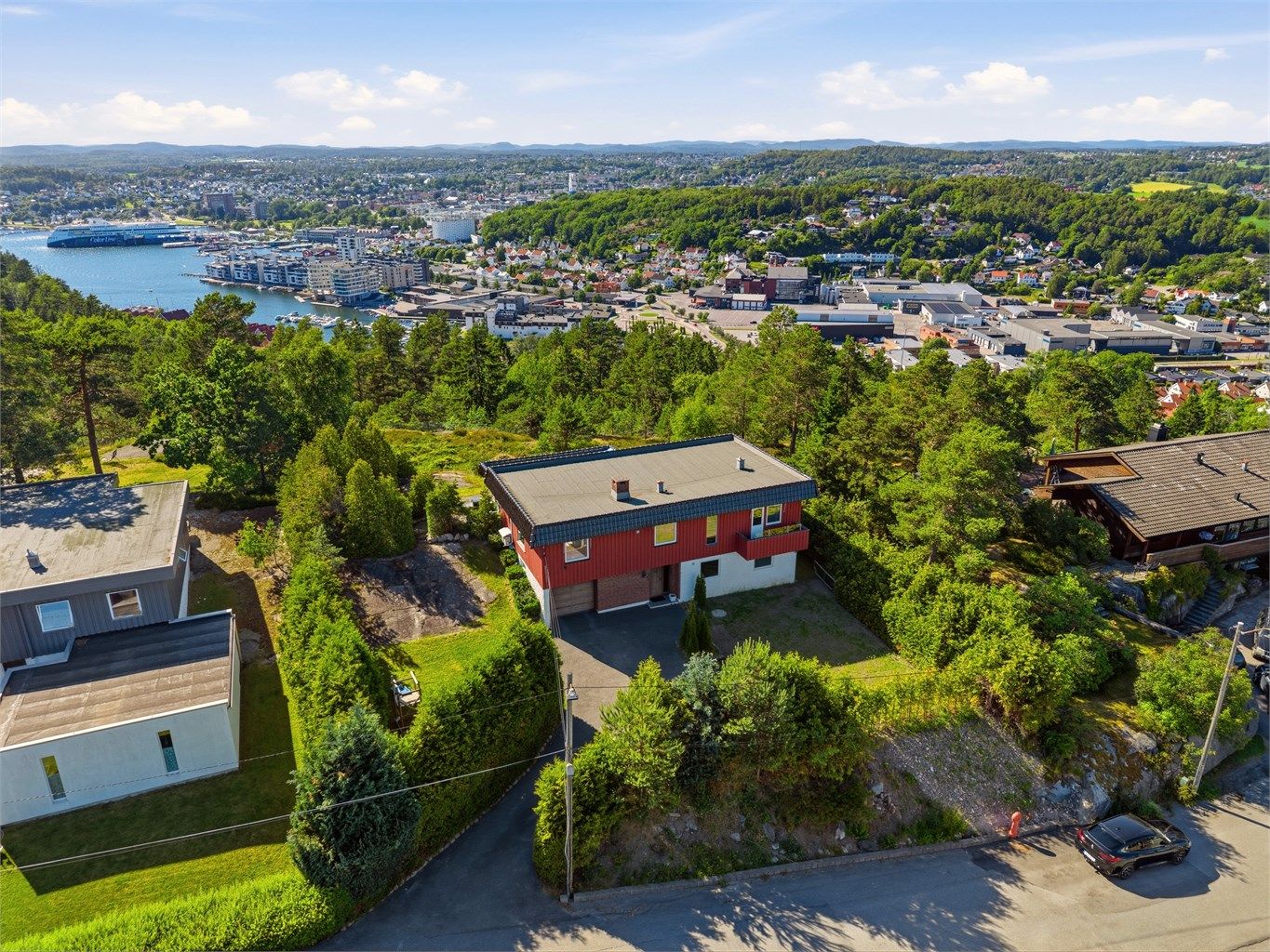En eiendom med en fantastisk vestvendt utsikt!