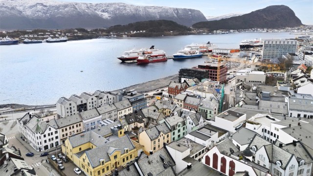 Kiwi og treningssenter i både Sundgata og Fjellgata ligger ca 400 meter unna leiligheten