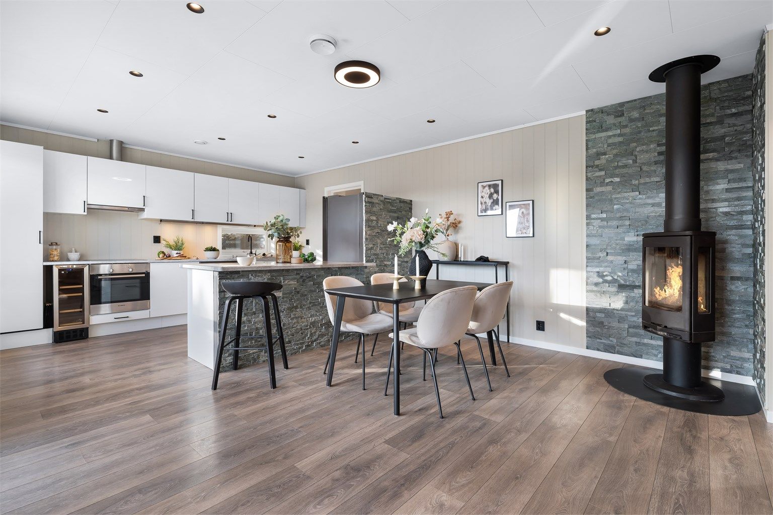 God plass til å kunne dekke langbord