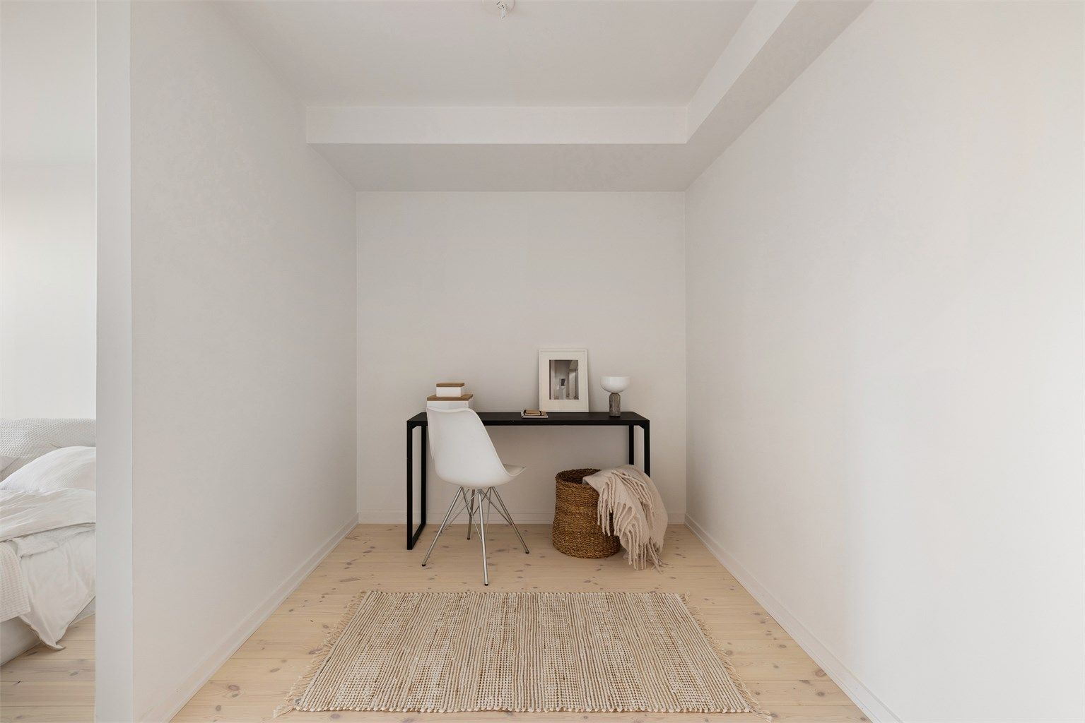 Soverommets indre del er som skapt for garderobe-/oppbevaringsmøbler.