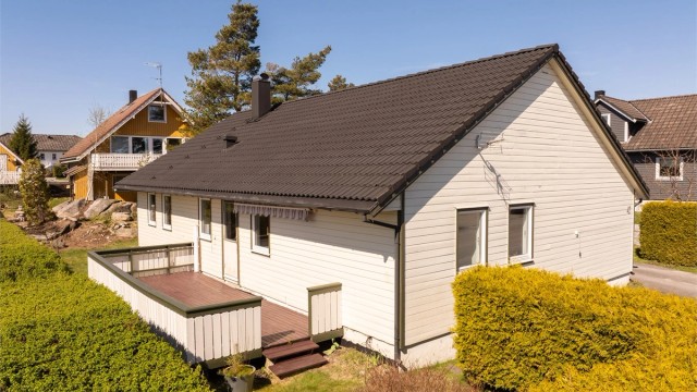 Boligen er av typen Block 48 med alt på én flate - oppført av Block Watne i 1986. Den har i dag et generelt behov for modernisering og oppgradering. Fotograf; Kristoffer Kristiansen.