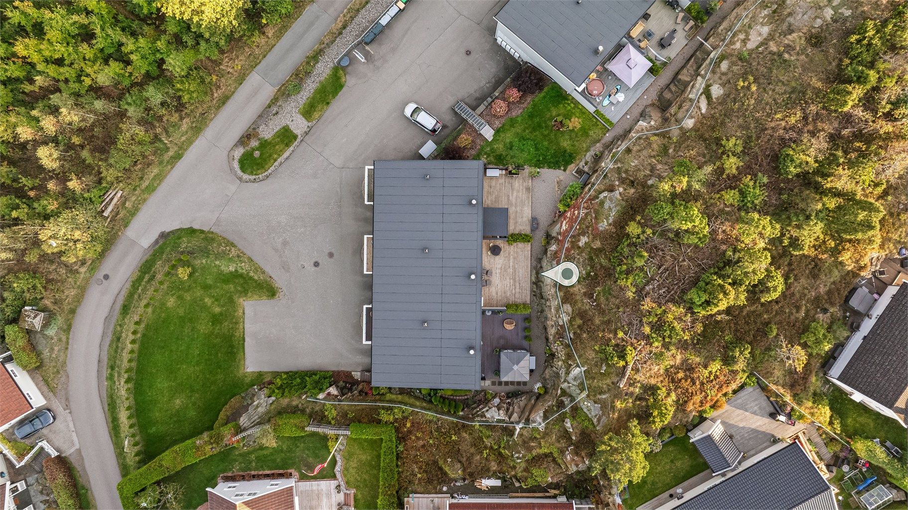 Rekkehuset ligger i rolige omgivelser tett på naturen og turstier.