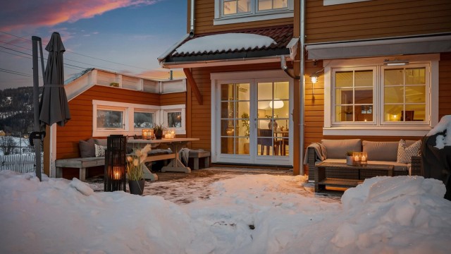 Velkommen til Johnsrudgata 38 - en attraktiv familiebolig i rolige Lommedalen