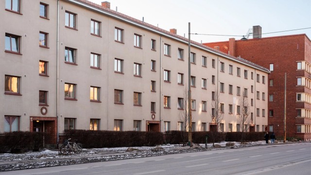 Fasade mot gaten: hyggelige forhager mellom fortau og borettslaget.