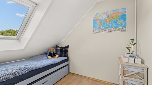 Et koselig rom som passer utmerket som barnerom.