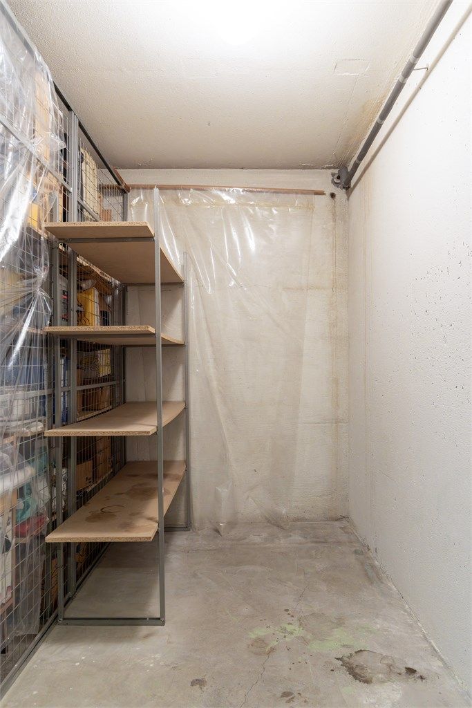 Boden i 5. etg. er på 5 kvm. 5. etasje er nær bakkeplan på baksiden av blokken – utgang til Myrerskogveien.