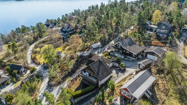 Velkommen til Edvards vei 15! Presentert av Anniken Øderud v/Krogsveen Nesodden