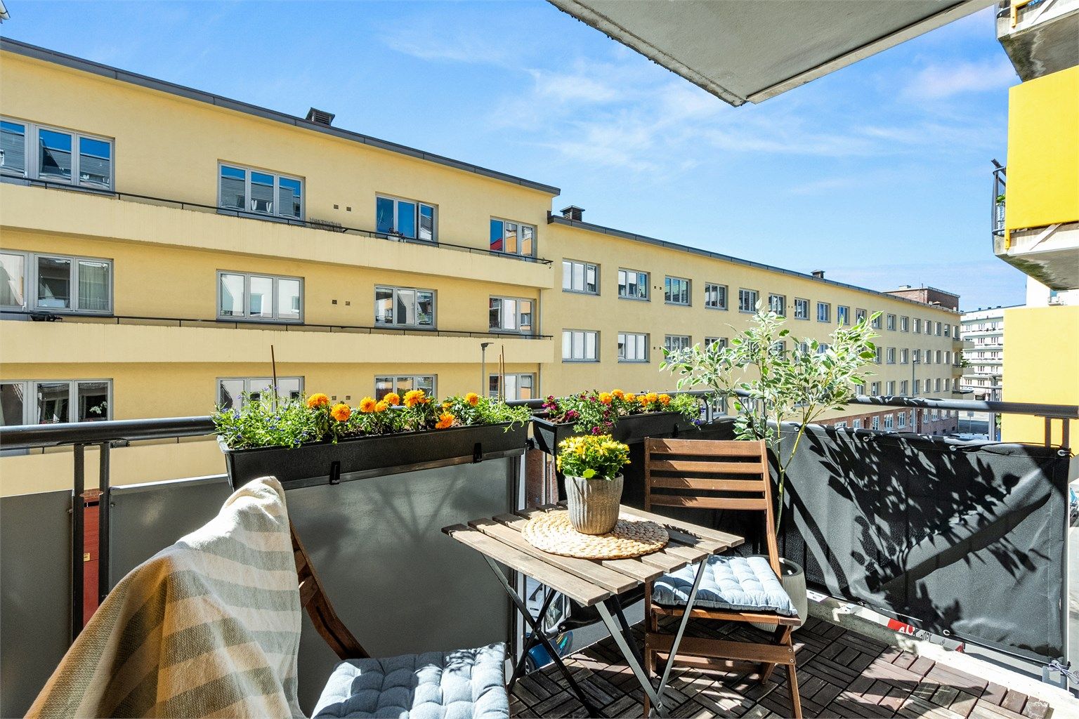 Velkommen til Frederik Glads gate 1 – En lys og innbydende leilighet med god romfølelse og praktisk planløsning, presentert av Marius Dyngeland Iversen. 