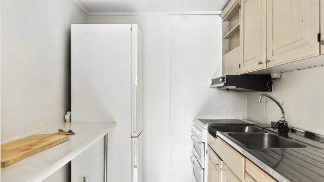 Enkel kjøkkenløsning i underetasjen ( tidligere matbod i følge byggetegninger, ikke bruksendret).