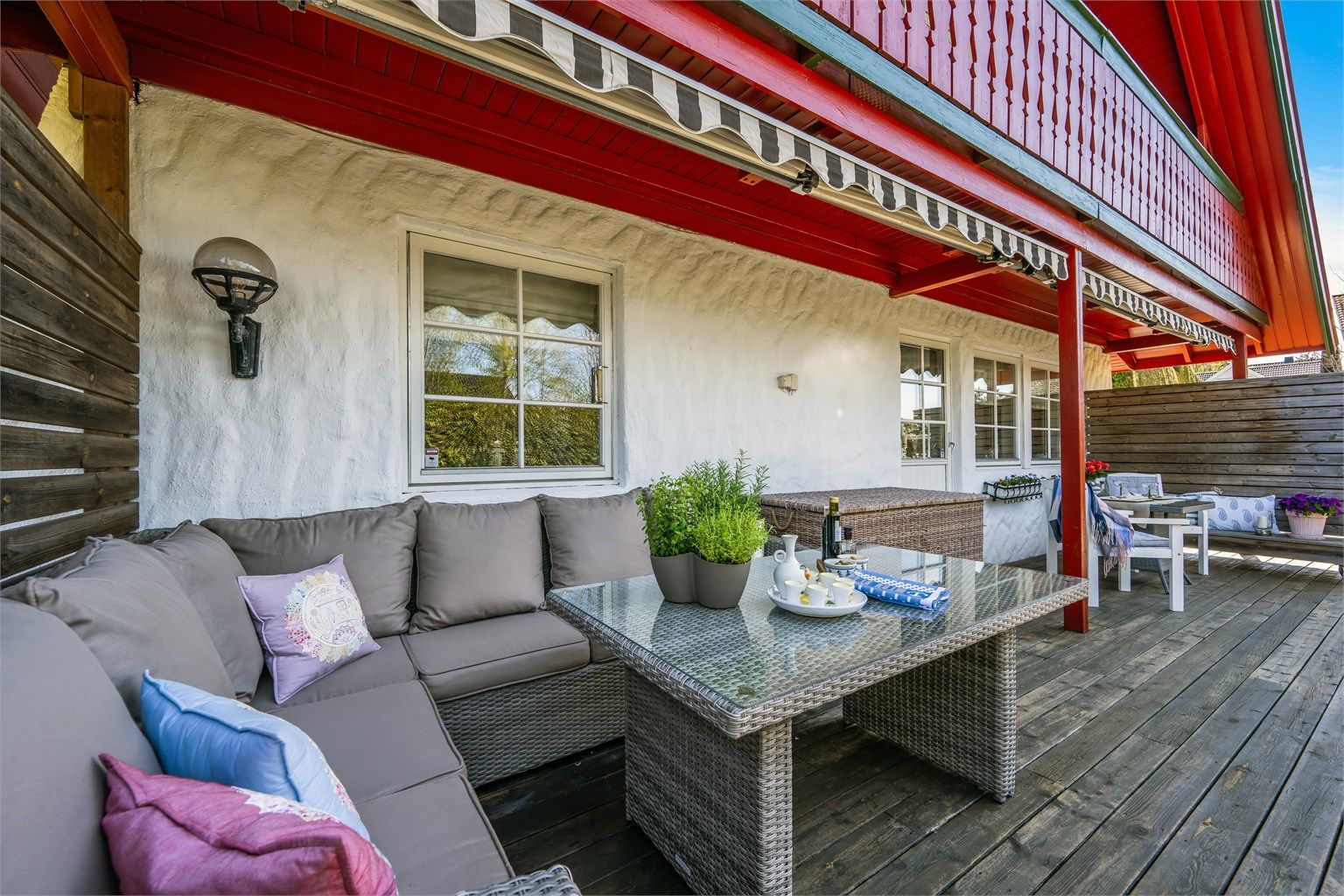 God plass for alle på  den usjenerte terrassen. 