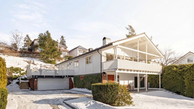 Velkommen til Solveien 42D - Stor og solrik enebolig | Flott beliggenhet innerst i stikkvei | Hybelmulighet | Garasje