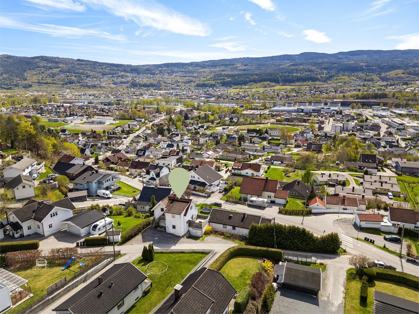 Krokstadelva er et barnevennlig område med flere barnefamilier.