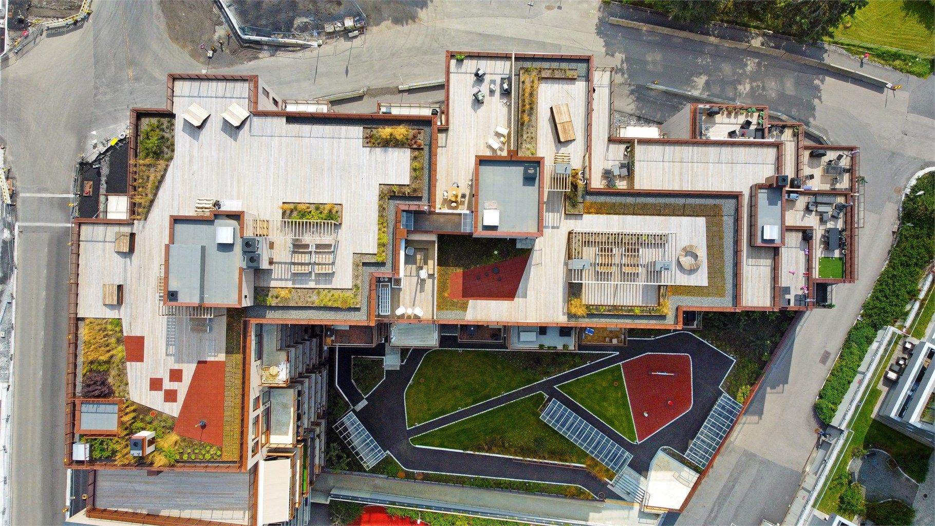 Felles takterrasse med heis fra nr. 11