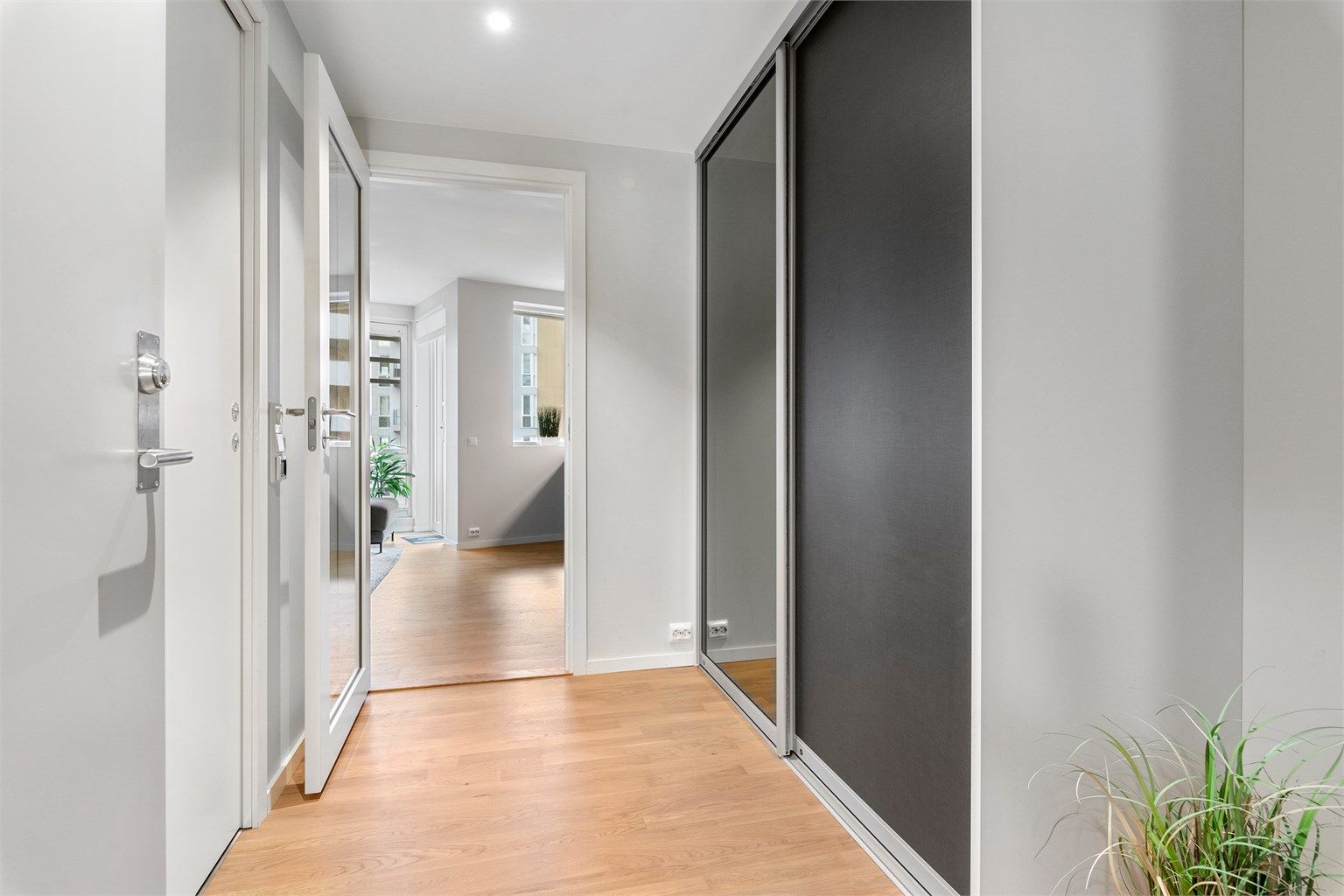 Gang med inngang til bad/wc