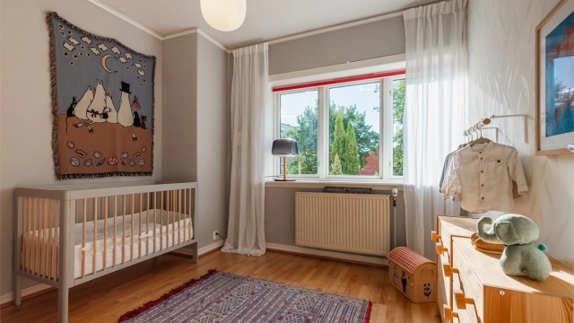 Soverom nummer to har også god plass til ønsket møblement og egner seg både som gjesterom, barnerom og kontor.