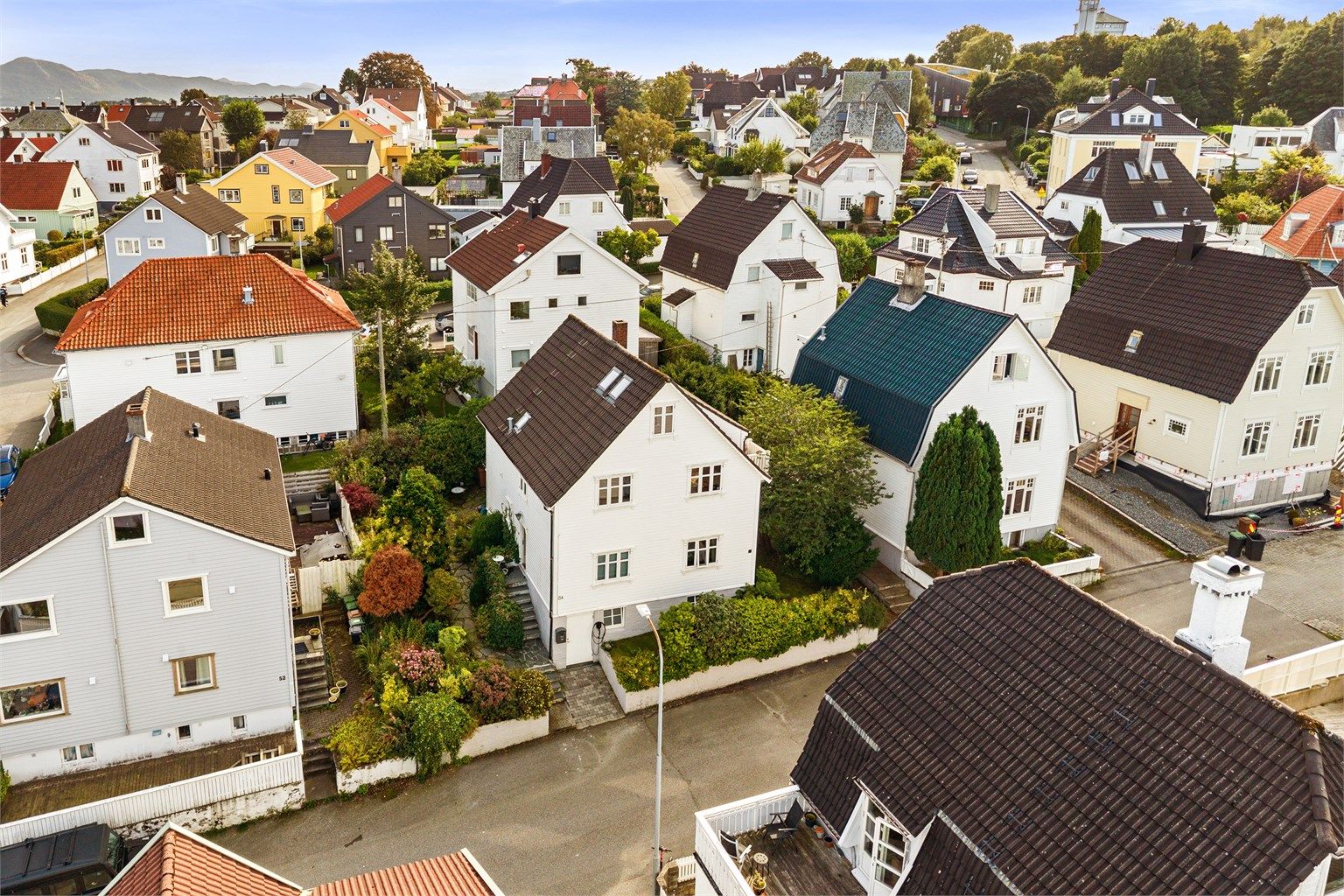 Boligen ligger flott til på Våland med kort avstand til Vålandstårnet.