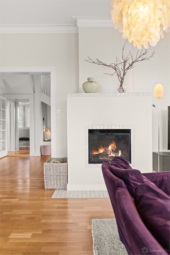 Peisen gir rommet ekstra varme og hygge