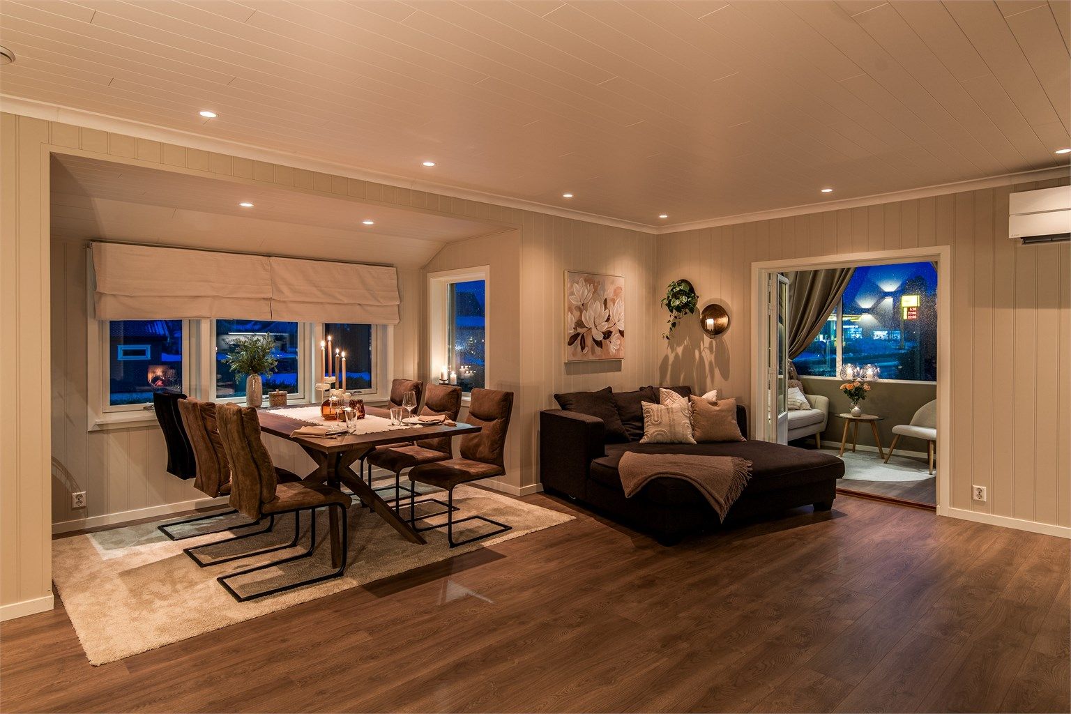 Boligen er påkostet og oppgradert de siste årene. Siden 2021 er det bl.a. montert nytt kjøkken, flere vinduer er byttet, det elektriske anlegget er oppgradert, etterisolering er utført og ny kledning montert.