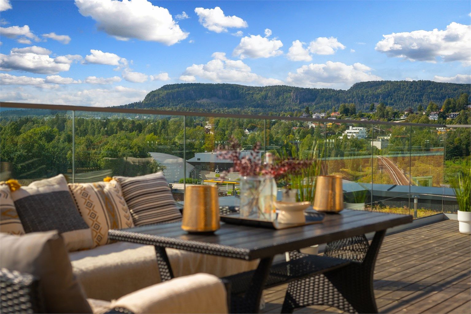Leiligheten kan by på en meget stor og solrik takterrasse på 104 kvm