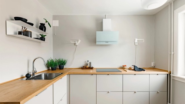 Leiligheten er perfekt for deg som ønsker å bo sentrumsnært, men likevel tilbaketrukket i rolige omgivelser.