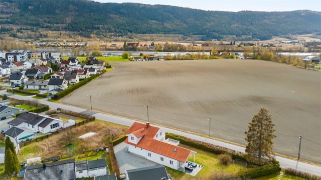 Dronebilde. Bildet er fra tidligere salg av boligen (i 2024).