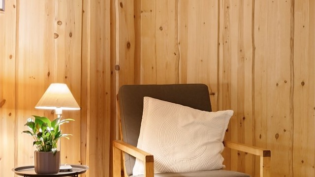 En hyggelig krok for avslapning eller lesing i kjellerstuen.