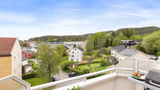 Velkommen til Dugnadsveien 13 - Presentert av Krogsveen v/ Jan Robert Ottesen!