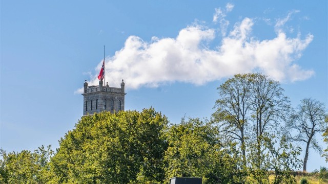 Kort vei til det ikoniske Slottsfjelltårnet.