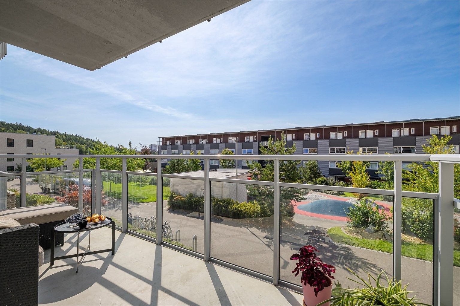 Eiendomsmegler Krogsveen v/ Bjørn-Erik Dørum Persen har gleden av å presentere Årvollveien 76!