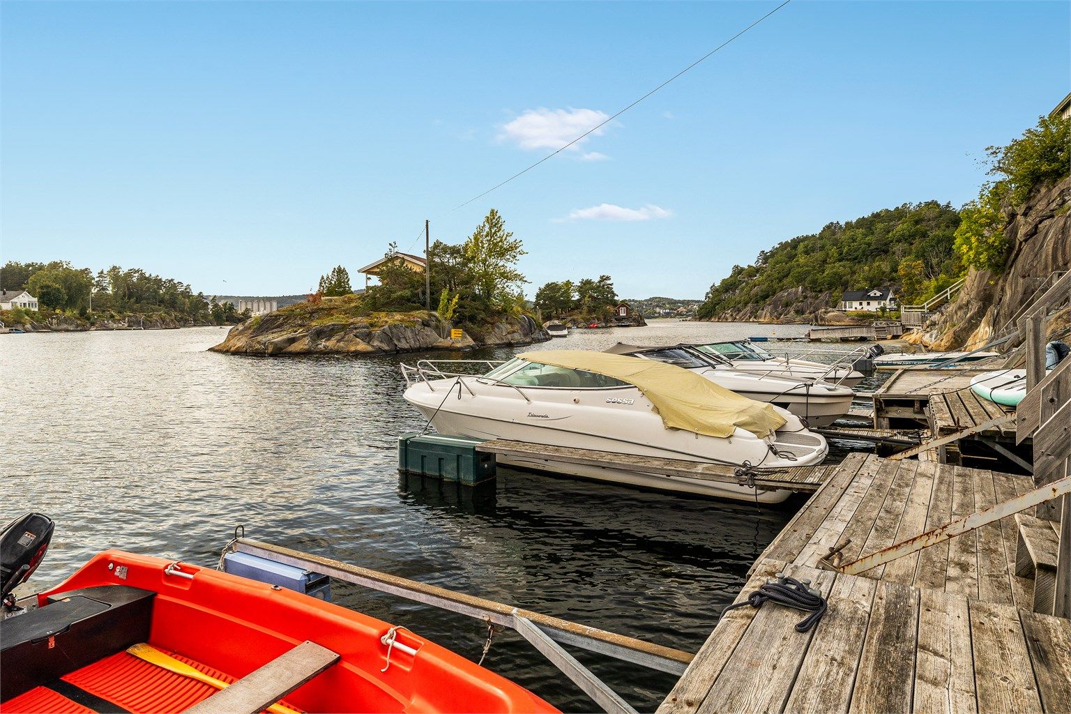 BRYGGA ER ET perfekt utgangspunkt for å bade. Andre syntes det er mer stas med fiske og båtkjøring.