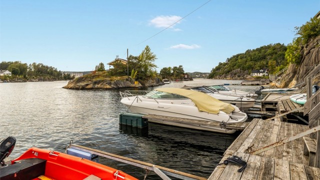 BRYGGA ER ET perfekt utgangspunkt for å bade. Andre syntes det er mer stas med fiske og båtkjøring.