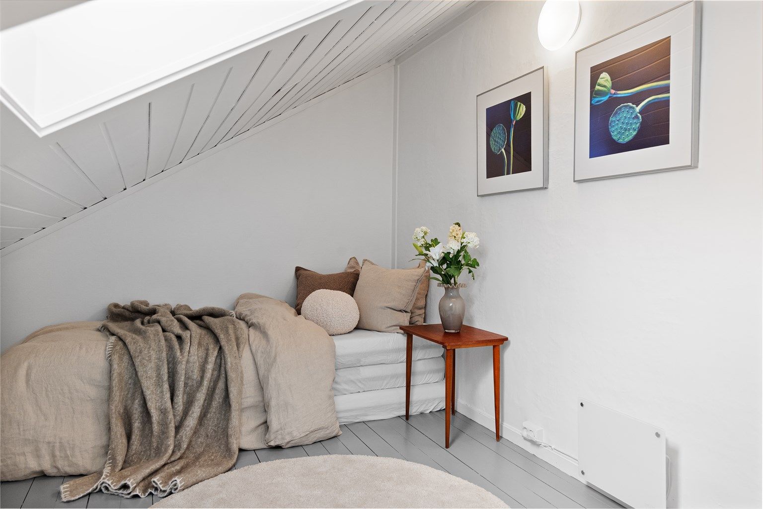 - Det er i dag innredet som soverom men er ikke søkt om bruksendring hos kommunen og er således ikke godkjent for varig opphold -