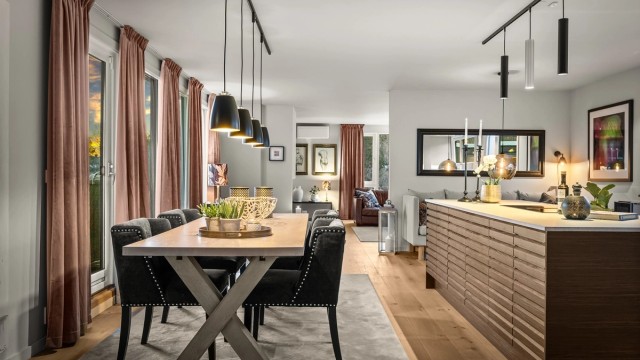 Velkommen til en stor og lekker terrasseleilighet | Trappefri adkomst | Solrik terrasse på 45 kvm | 2 bad | Garasje