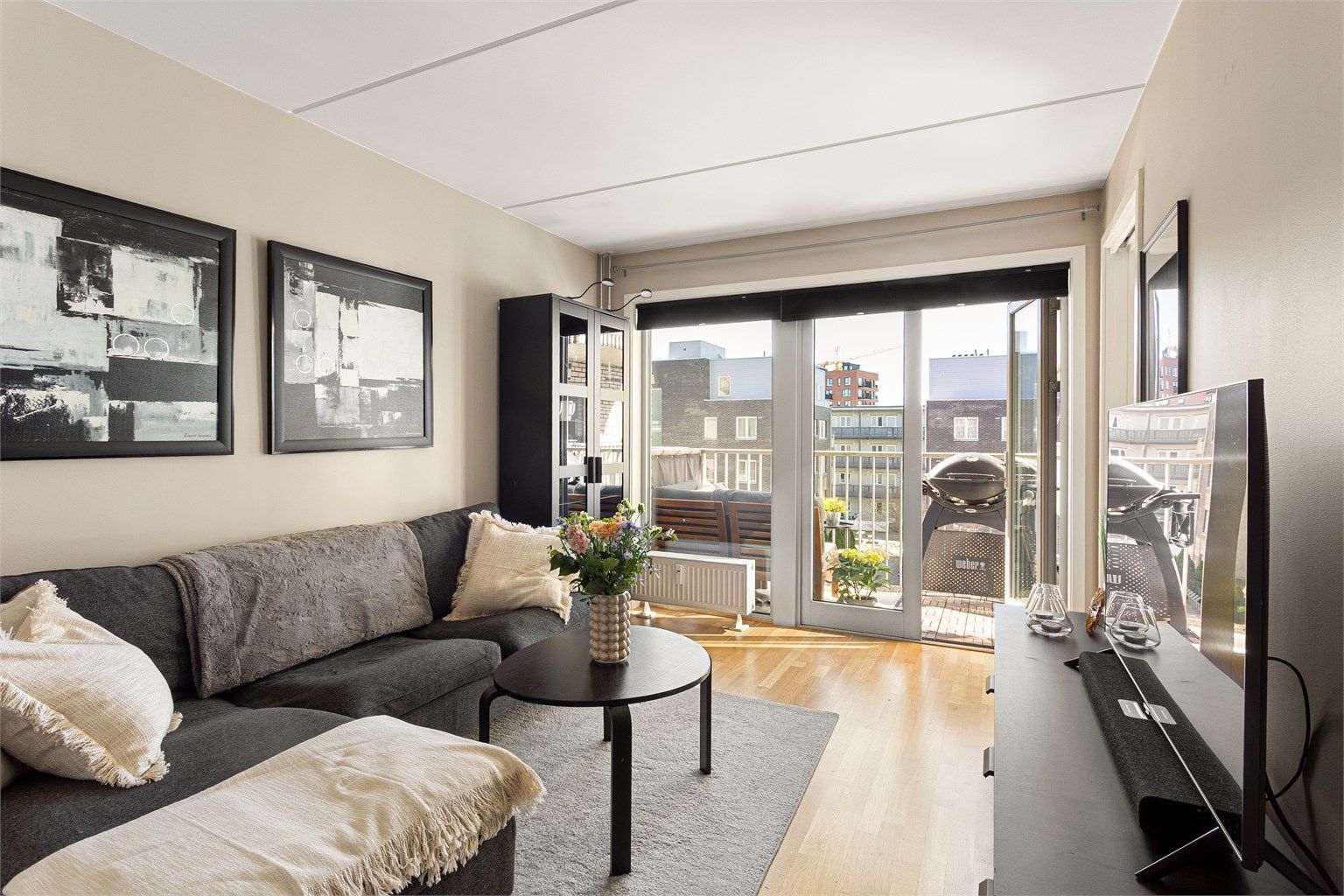 En arealeffektiv 2-roms selveierleilighet med en smart planløsning og romslig balkong. 