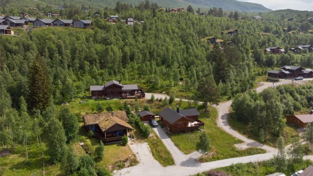 Eiendommen ligger med nærhet til ski-in/ski-out løype.