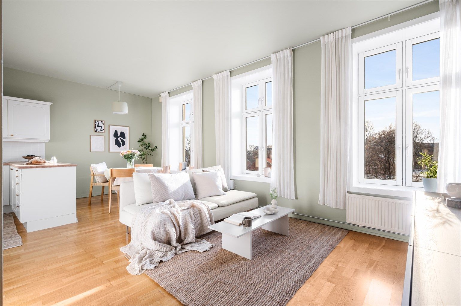 Rådhusgata 21 ligger høyt og usjenert med umiddelbar nærhet til sjøen, festningen og Aker Brygge. 