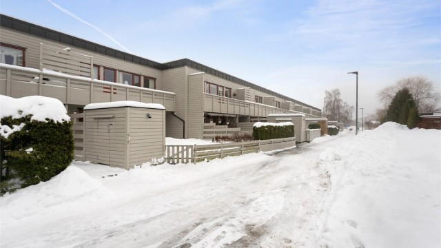 Leiligheten ligger i et barnevennlig og rolig boligområde på øvre Rykkinn