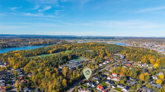 Flott beliggenhet på nordre Nøtterøy med nærhet til både fjord og skog.