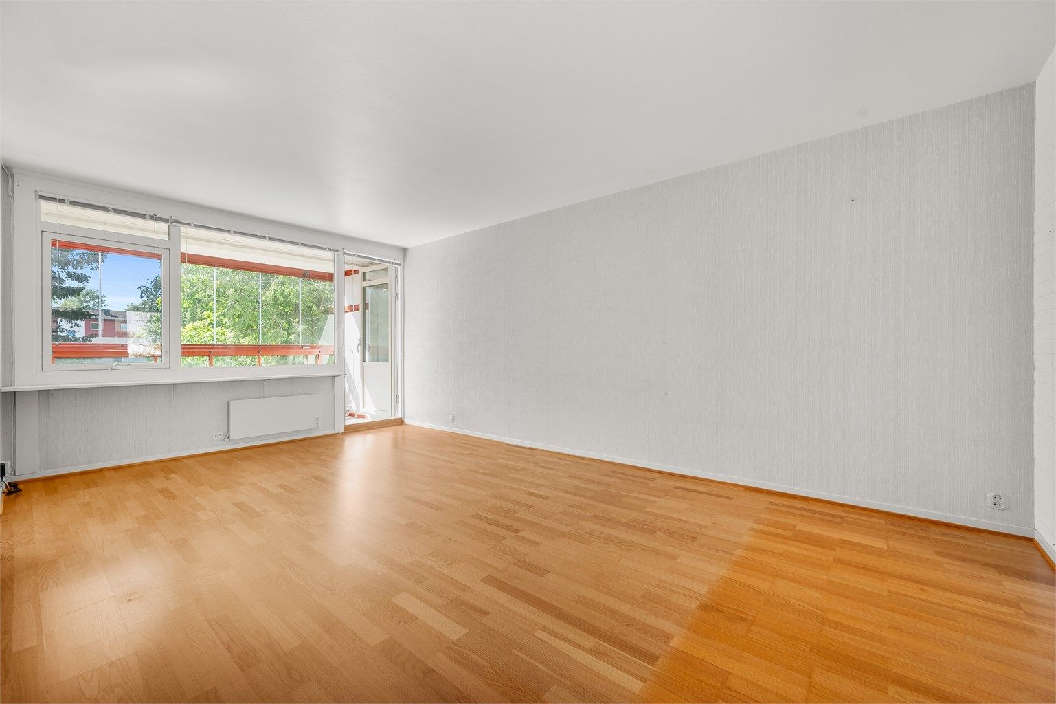 Gjennomgående 3-romsleilighet i 2. etasje. Her har du mulighet til å skape drømmehjemmet!