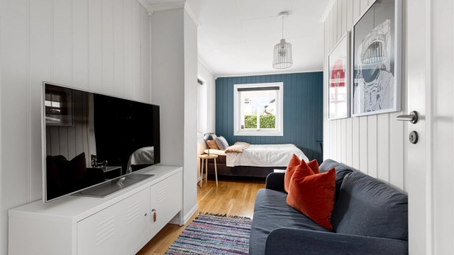 Soverom nr. 4 beliggende i 1. etasje har parkett på gulv med gulvvarme (innredning av rommet er ikke bruksendret og godkjent)