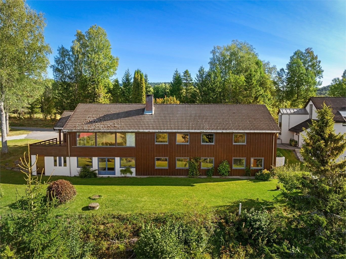 Området er et eldorado for ski og turentusiaster! Her har du nærhet til Lommedalen skisenter og umiddelbar nærhet til nydelig turterreng om sommeren og flotte skiløyper
