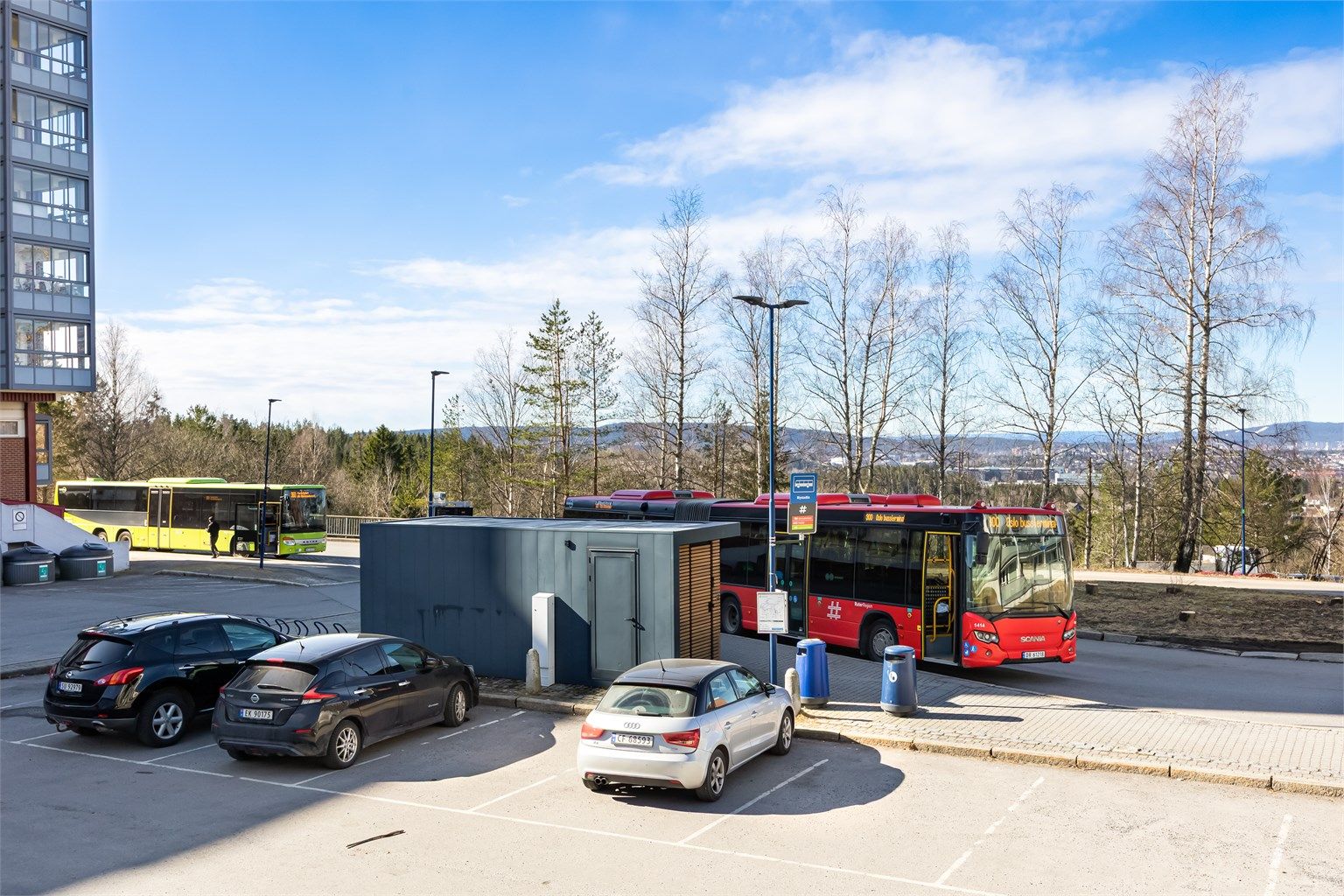 Ønsker du ytterligere servicetilbud er Strømmen og Lillestrøm med alle bymessige fasiliteter kun en liten kjøretur unna.