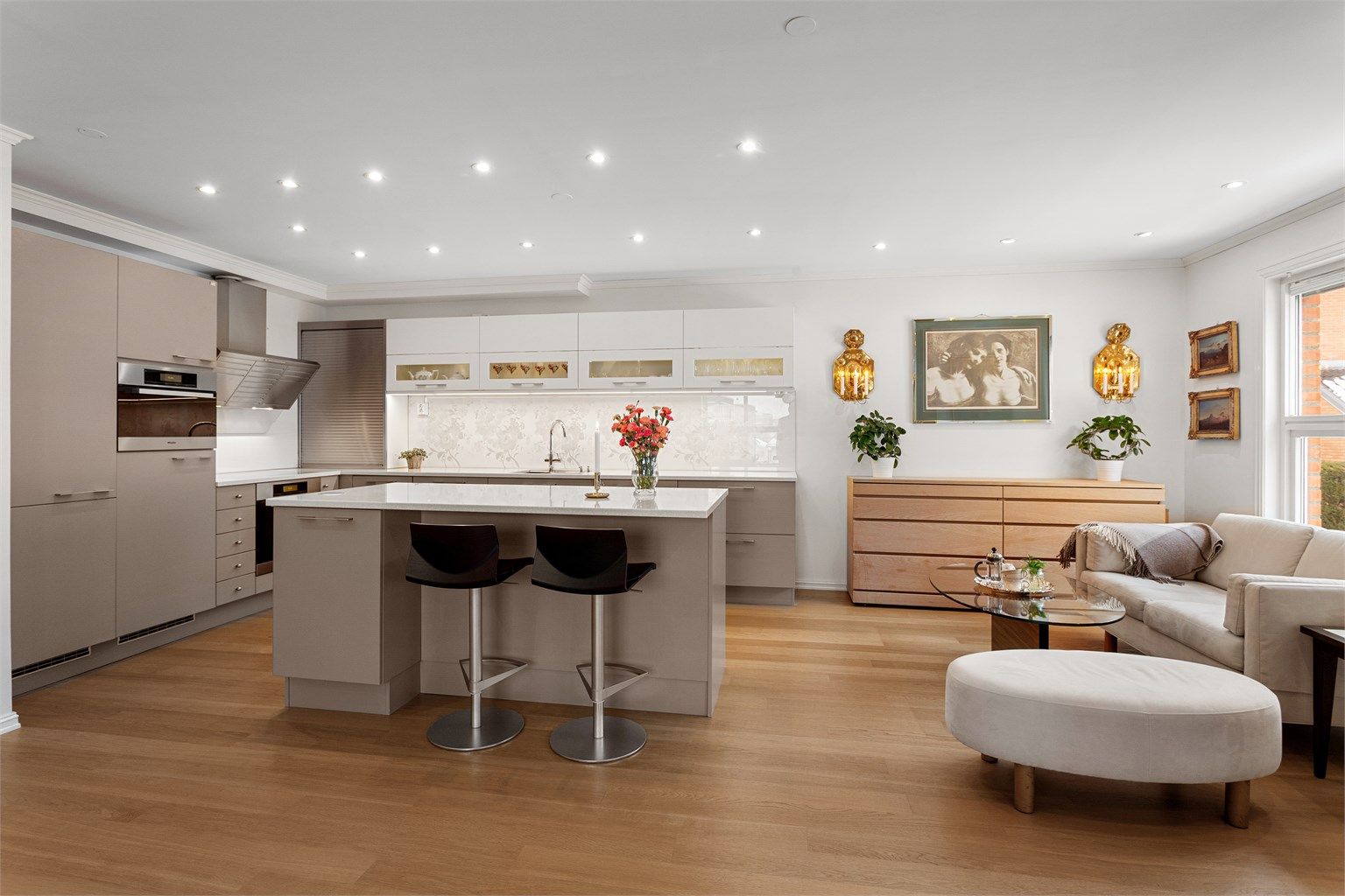 Leiligheten har en stilren utførelse med moderne løsninger - bortimot fullstendig nyoppusset i 2014.
Foto: Ole Thorgeir Solheim Thoresen