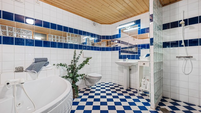 Badet er helfliset.