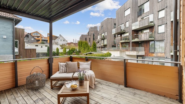 Romslig balkong på 12 m²