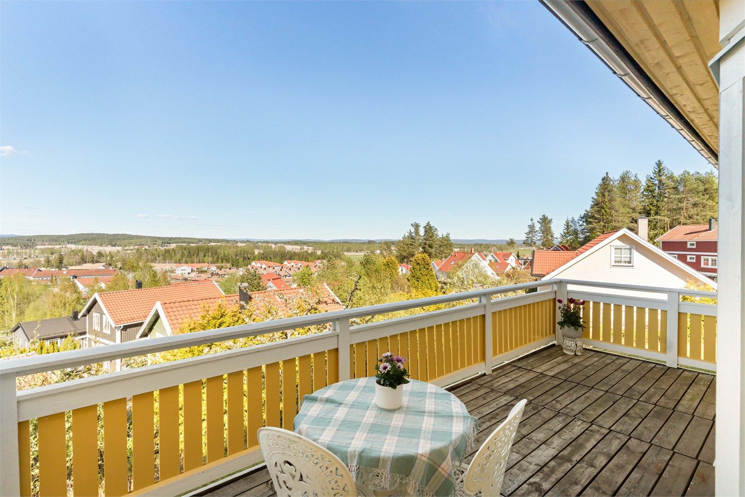 Veranda med utgang fra stuen.